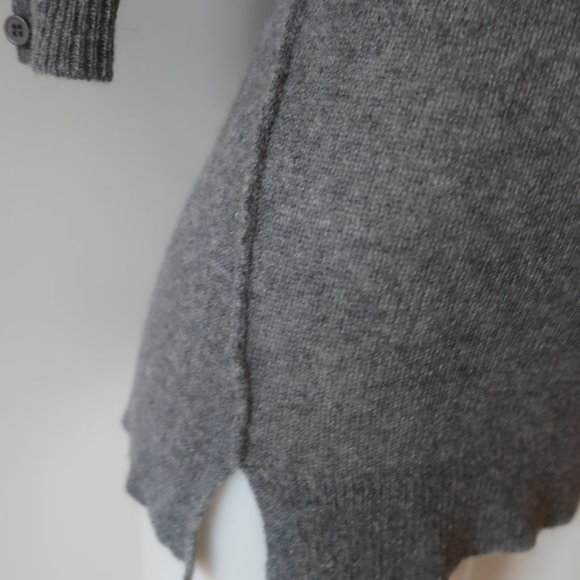 COPY - Subtle Luxury 100% Cashmere Gray V-Neck Sweater XS/S * - Picture 4 of 8